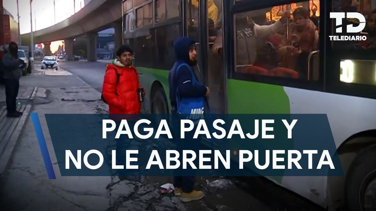 Joven paga pasaje de camión y conductor no le abre la puerta en Monterrey