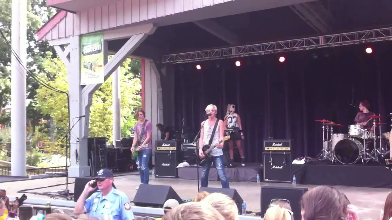 R5 performing What Do I Have To Do at Six Flags