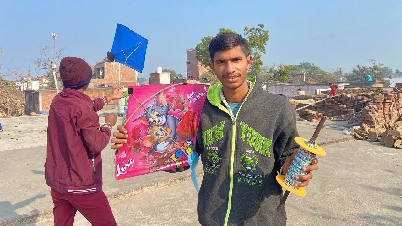 Makar Sankranti wale din uda rahe ha kite 😍