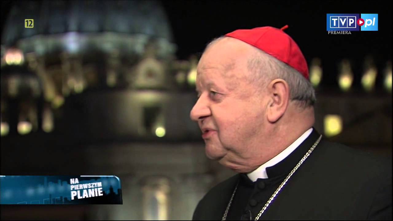 Na pierwszym planie - Kard. Dziwisz o ustępującym papieżu