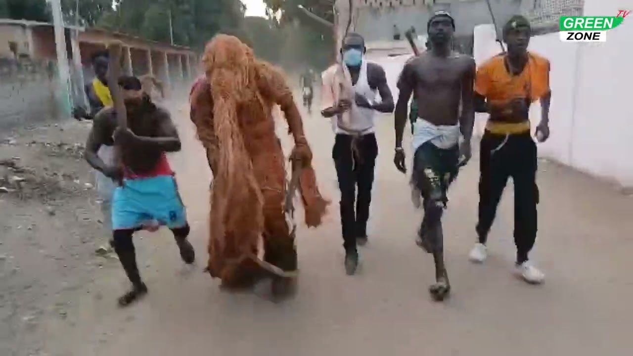 Salikegnes : le  kankourang en patrouille pour la sécurité des circoncis