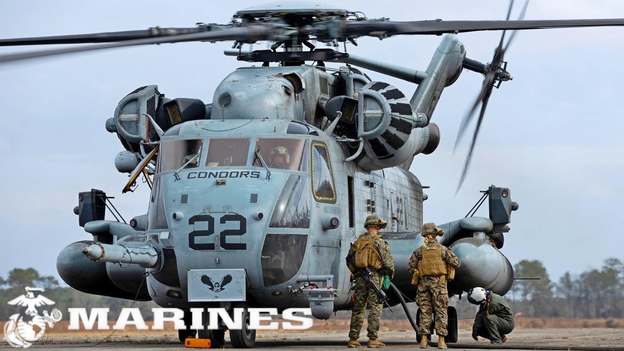 USMC. Тяжелые вертолеты CH-53E Super Stallion во время военных учений в Северной Каролине.