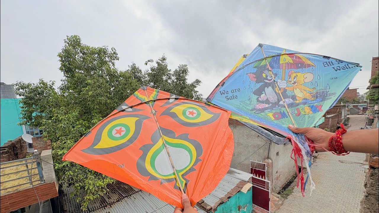 Kite 🪁looting on the roof Aaj to is vlog me bahut saari patang 🪁looti 😱😍!!#kite #kiteflying #vlog