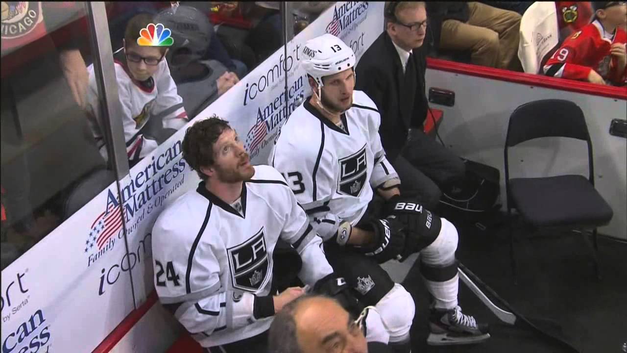 Scrum in 3rd, Crawford sticks up for Toews June 2 2013 LA Kings vs Chicago Blackhawks NHL Hockey