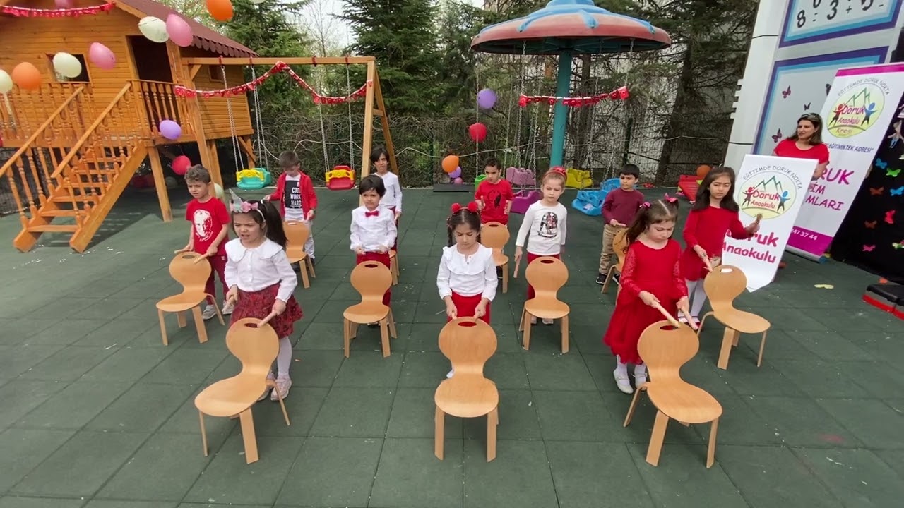 Kaşifler sınıfı - İzmir Marşı ritim çalışması gösterisi