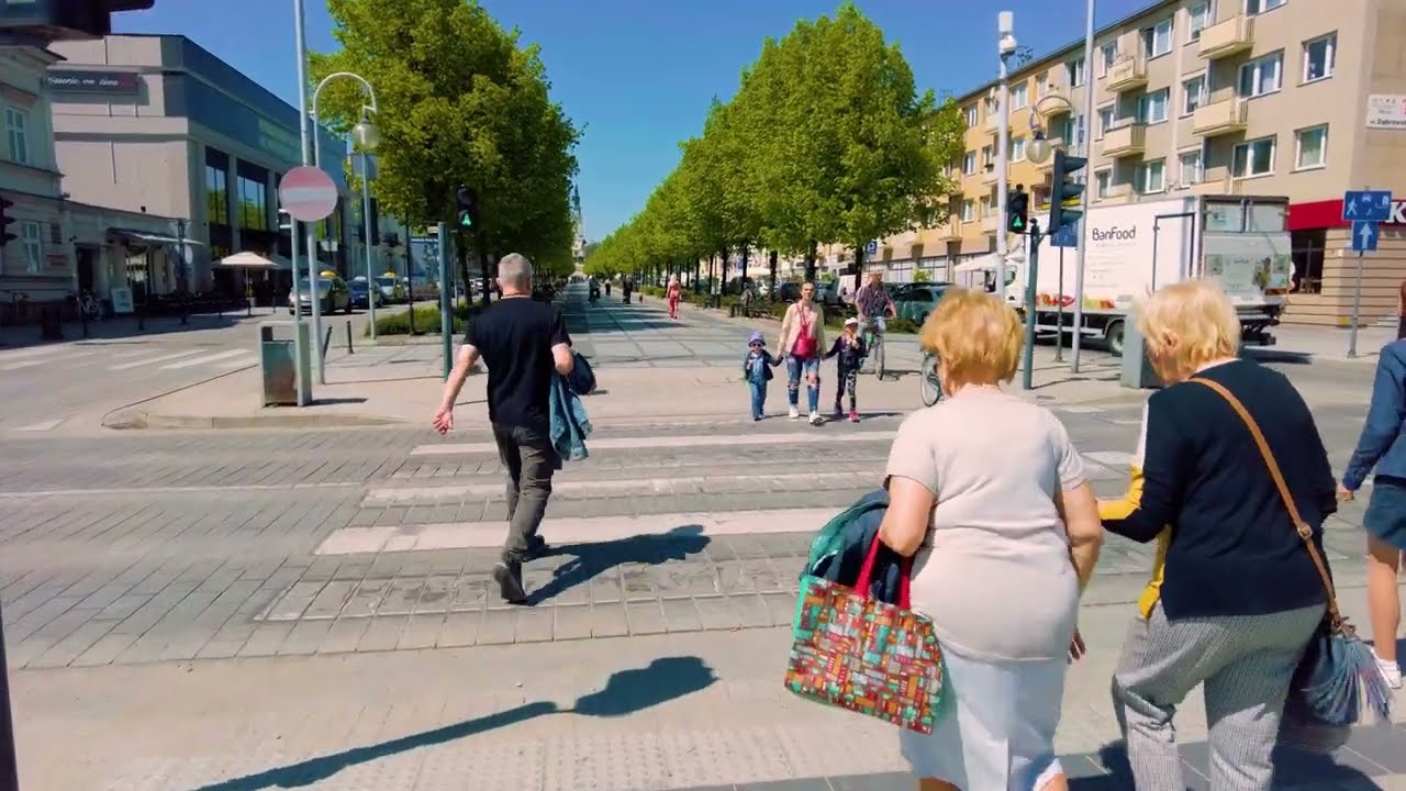 Częstochowa | Wycieczka Aleją do Jasnej Góry: Podążaj Śladami Wiary i Tradycji! [4k]