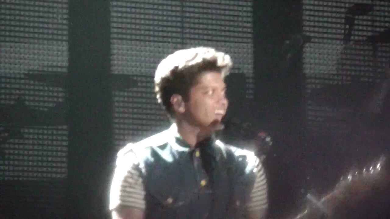 Bruno Mars 2011 Concert Intro The Other Side (live in Denver 2011)