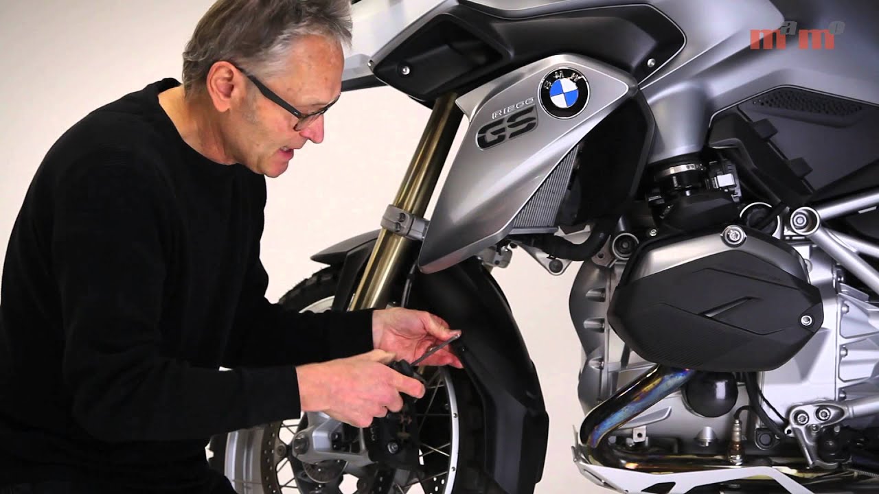 Installation of Avant GS LC front fender extension to BMW R1200 GS/A LC.