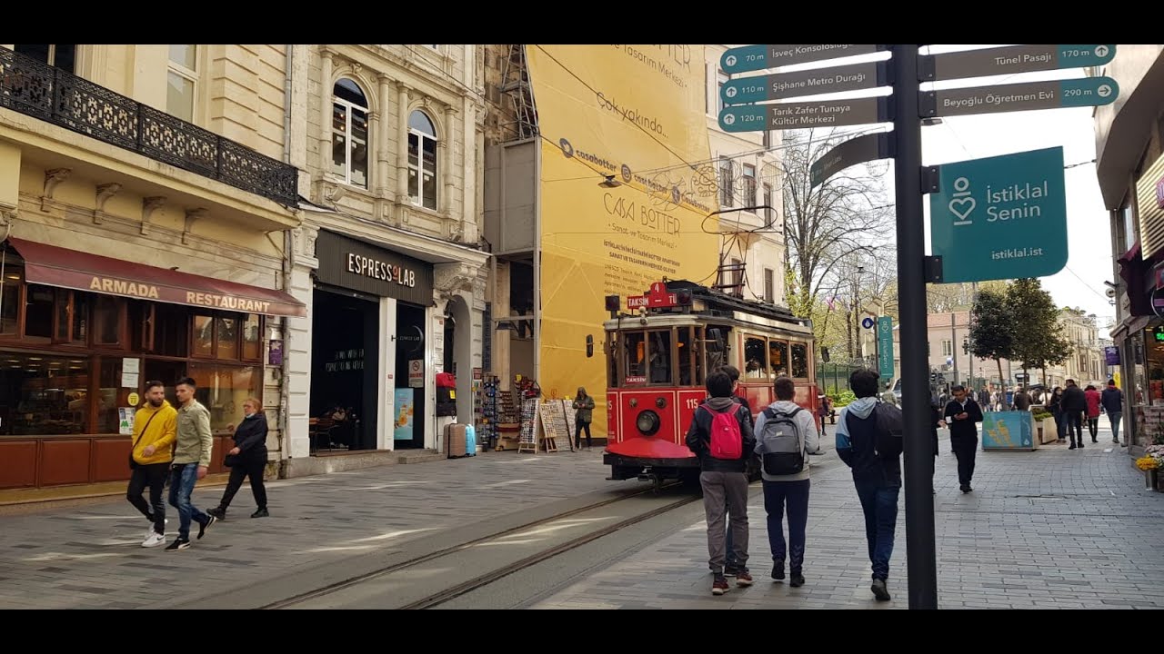 İstiklal Caddesi'ni köşe bucak gezdik