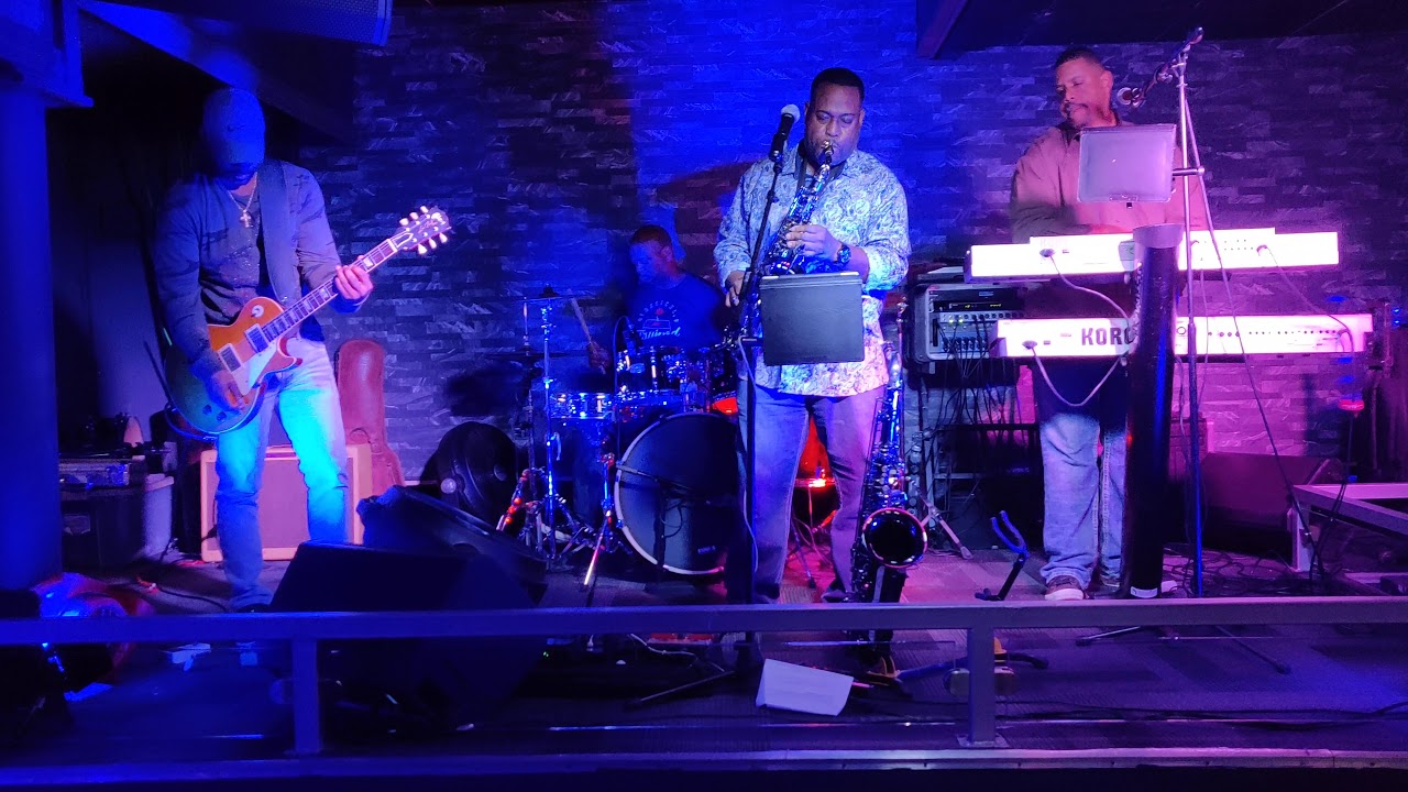 Natural Change Smooth Jazz Night @ Vinetti's with the King of Swing Jerry Palmer