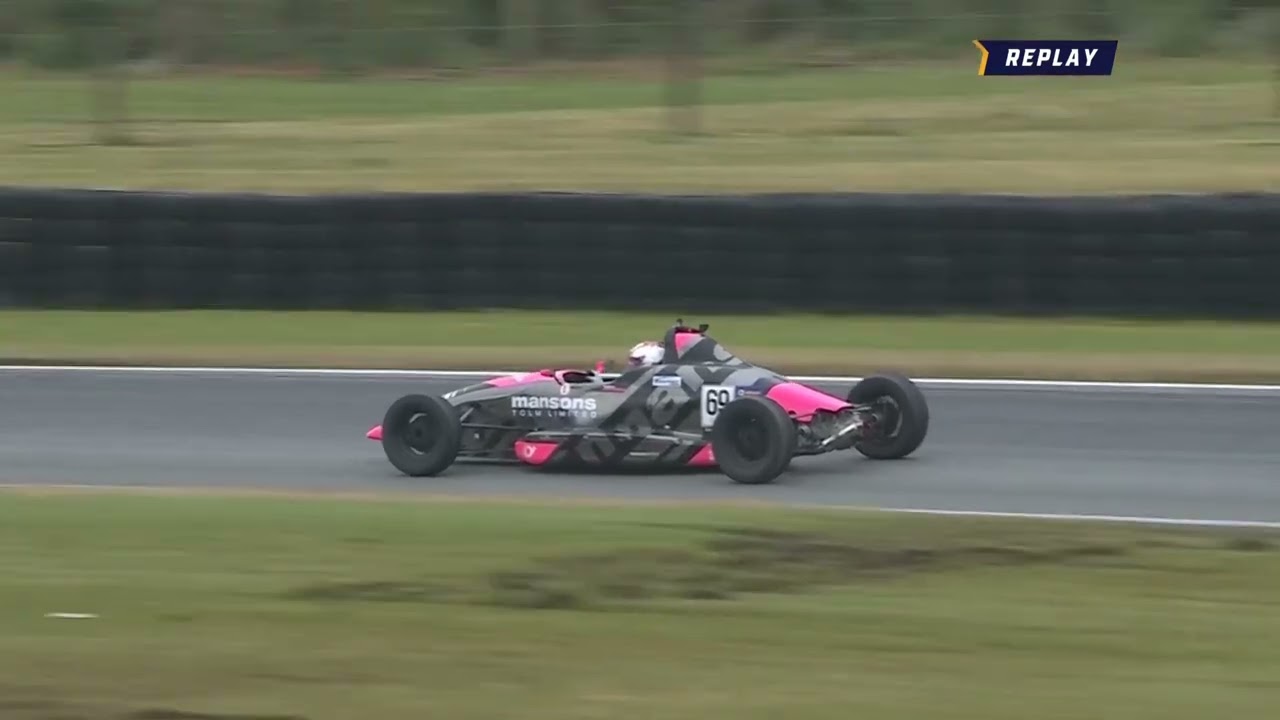 Race 3 Battle for the Lead - NAPA NZ Formula Ford Championship - Teretonga Park 