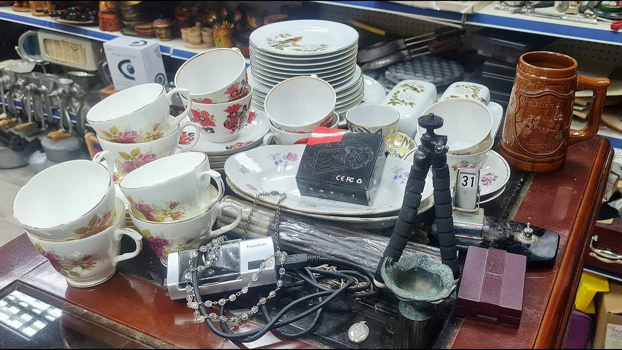Барахло антикварное с барахолки в Израиле , город Кармиель .
