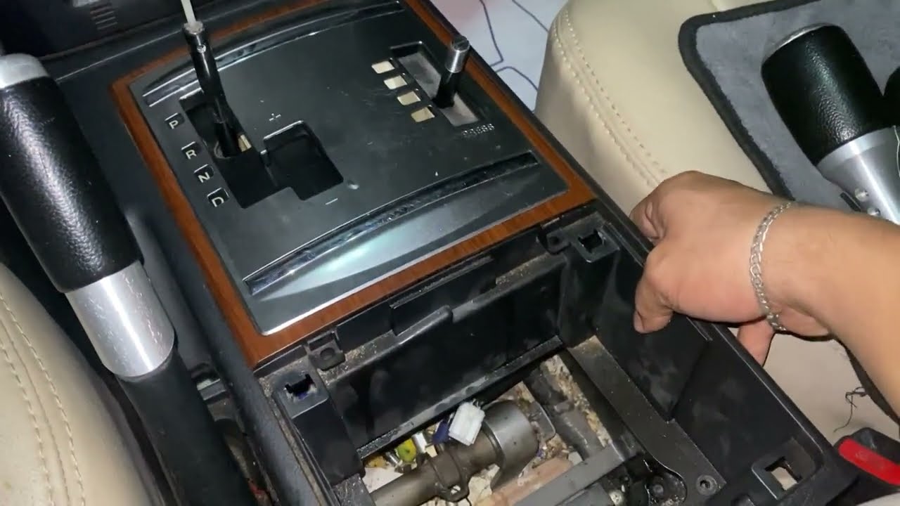 HOW TO REMOVE GEAR SHIFTER COVER OF PAJERO | PAANO BAKLASIN | DIY