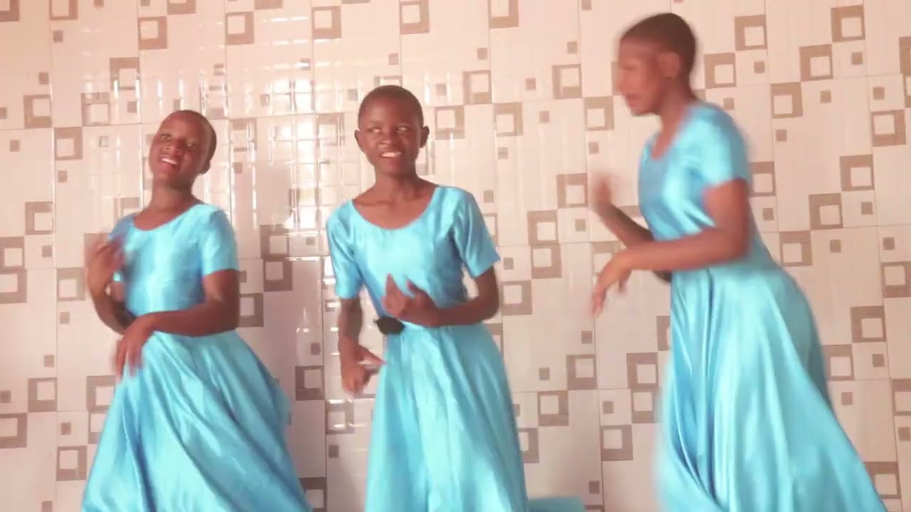 Cheki watoto hawa walivyo mchezea yesu