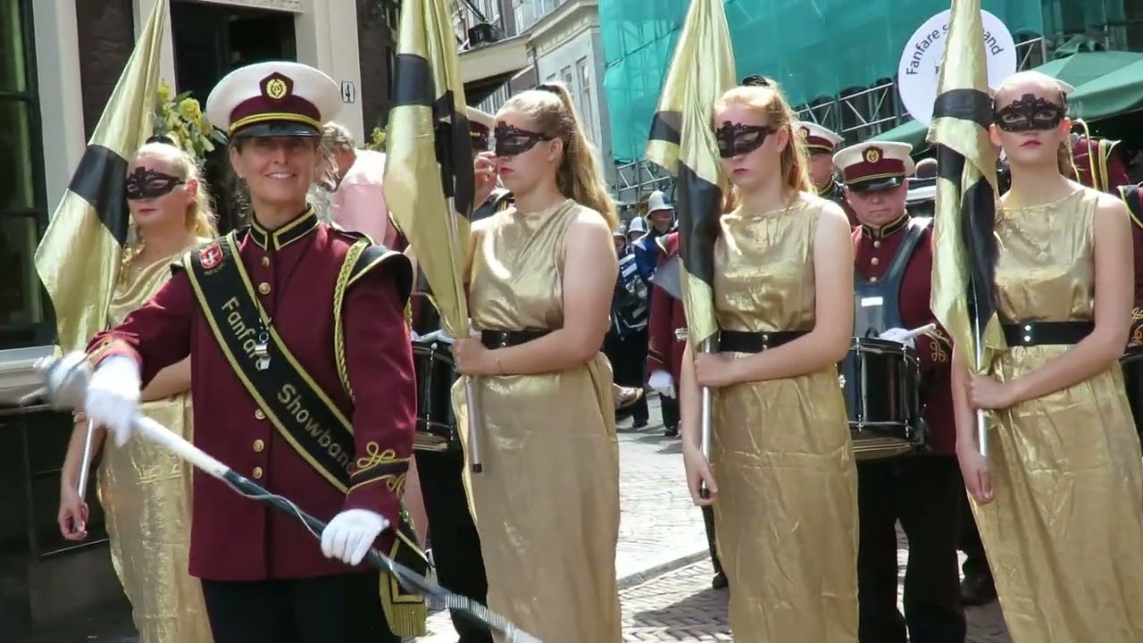 Muggenblazers spelen op de Mars der muzikanten. 15 juni 2025.