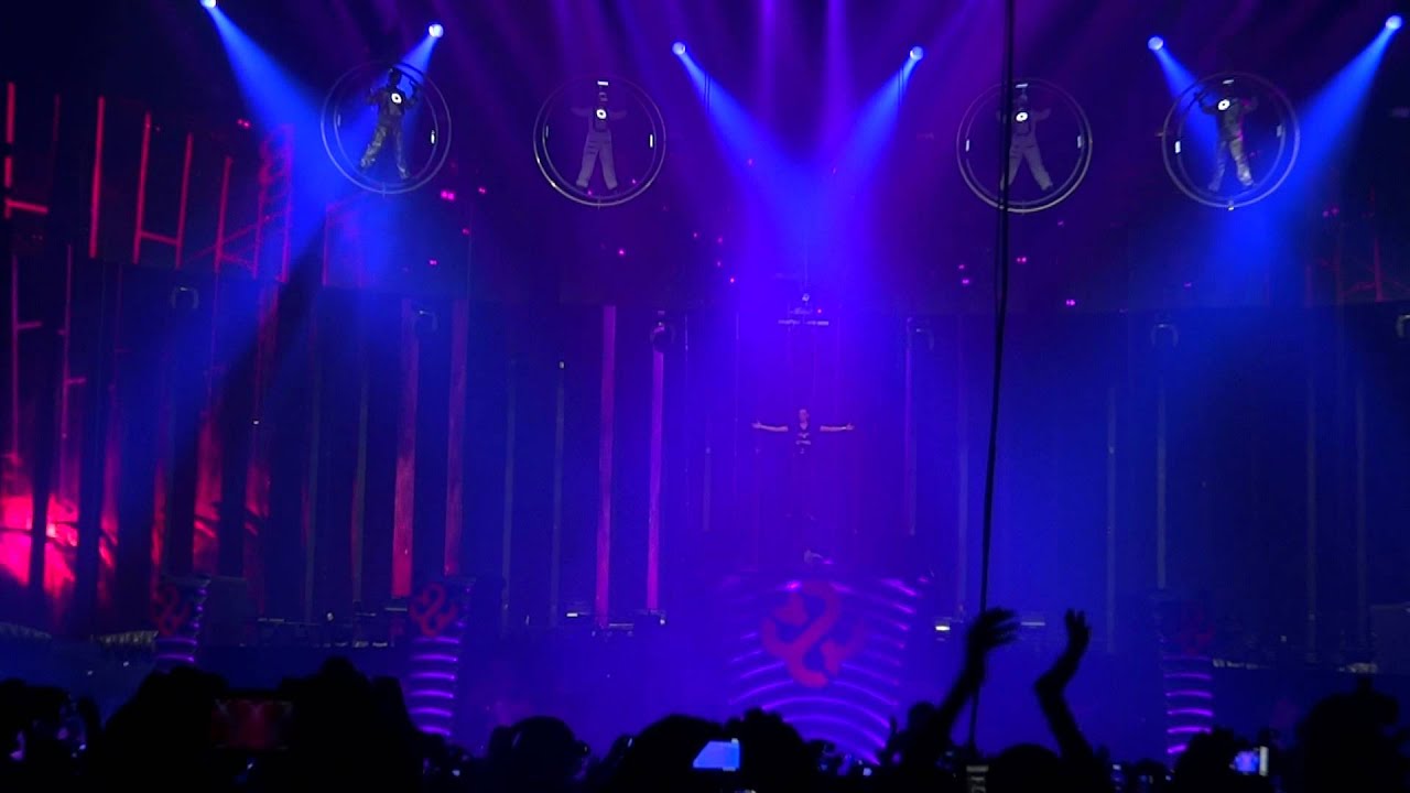 Coone Intro + Coone plays The Opposites - Licht Uit (Coone Remix) @ REVERZE 2012 FULL HD 1080p