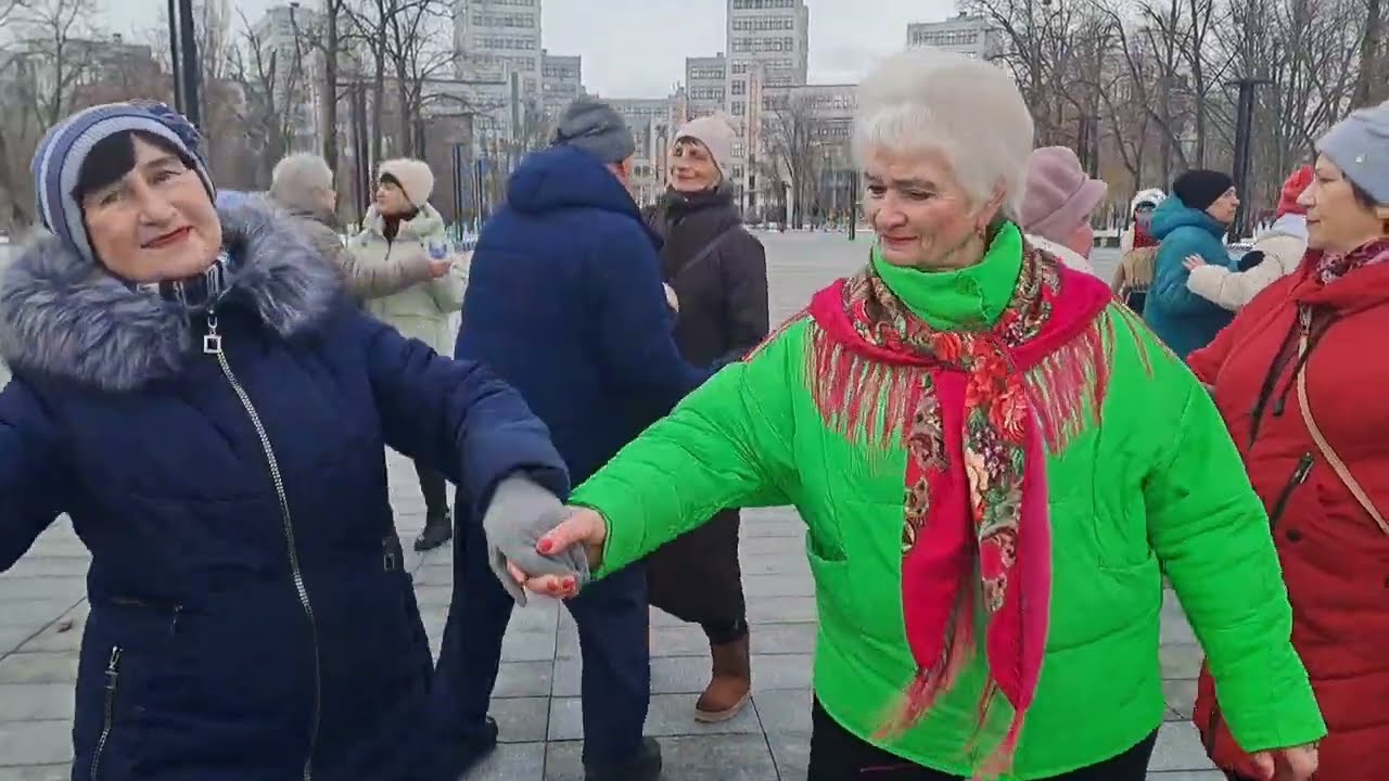ЛЕЖАЛА РОЗА В УЛИЧНОЙ ПЫЛИ🌹