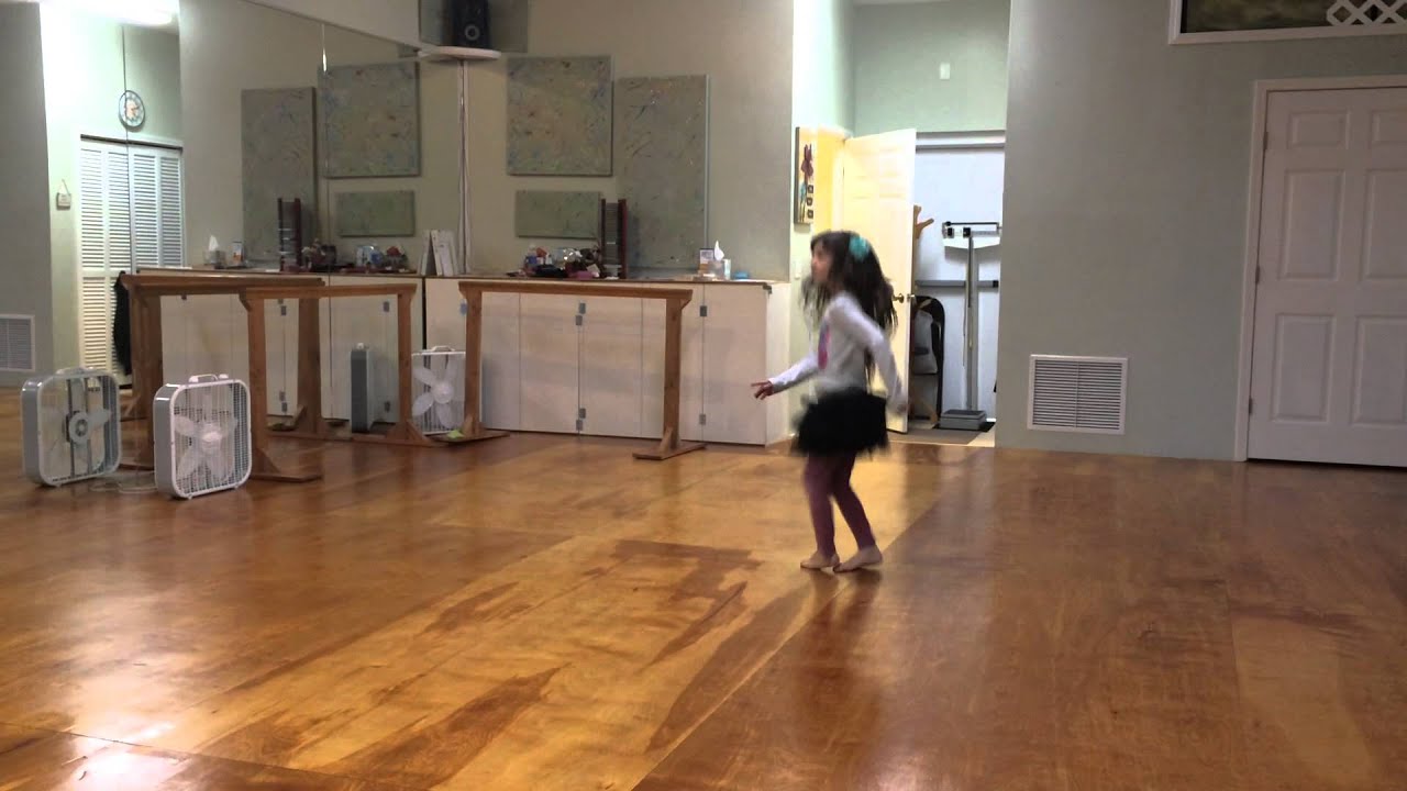 Ilayda learns the Irish reel at Carre Academy of Irish Dance