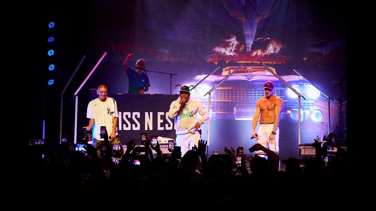 Bliss n Eso & Coolio perform Gangsta's Paradise @ The Forum Melbourne