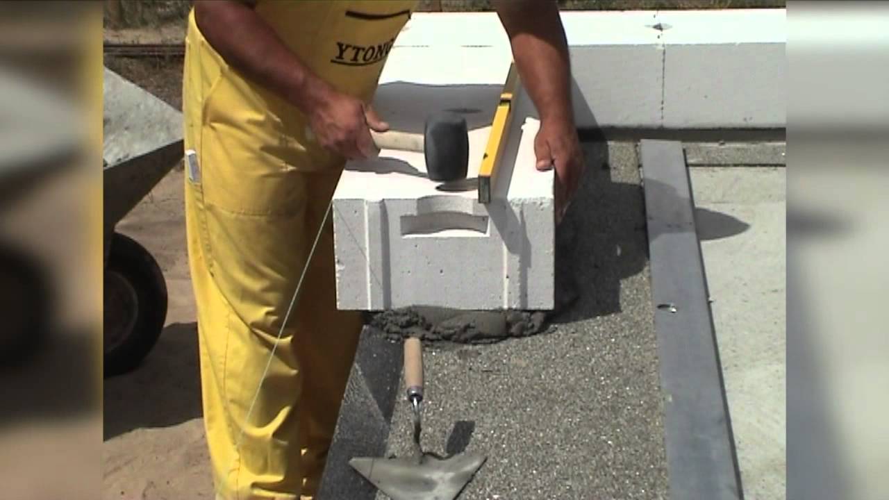 Murowanie pierwszej warstwy Ytong