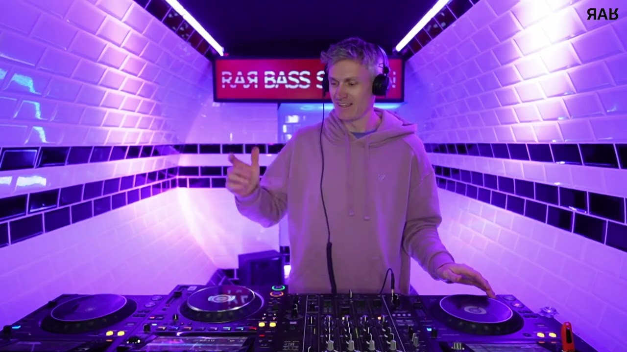 DENERIE / 127 BPM - BASS STATION 2  - 152 / BOUNCY TECHNO