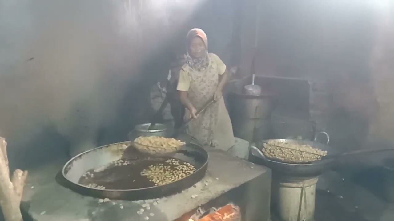 produksi kuping gajah,stik,pluntir,pastel,kripik pisang di malang selatan