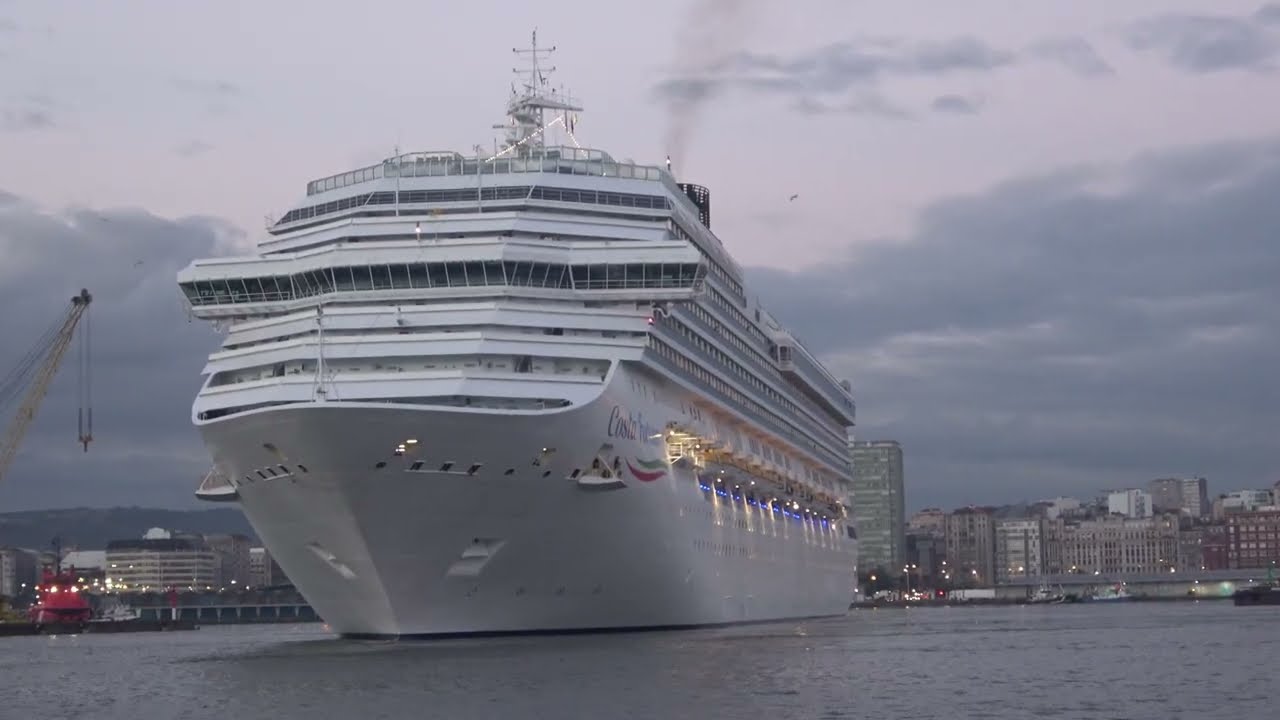 COSTA FORTUNA atracando en A Coruña  16012026