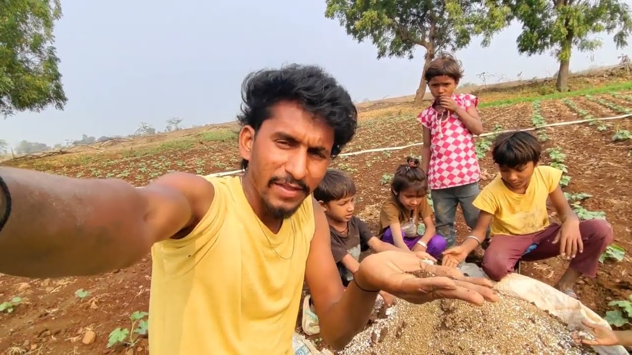 सब्जी में खाद डालने आया 👍 #souravjoshivlogs 