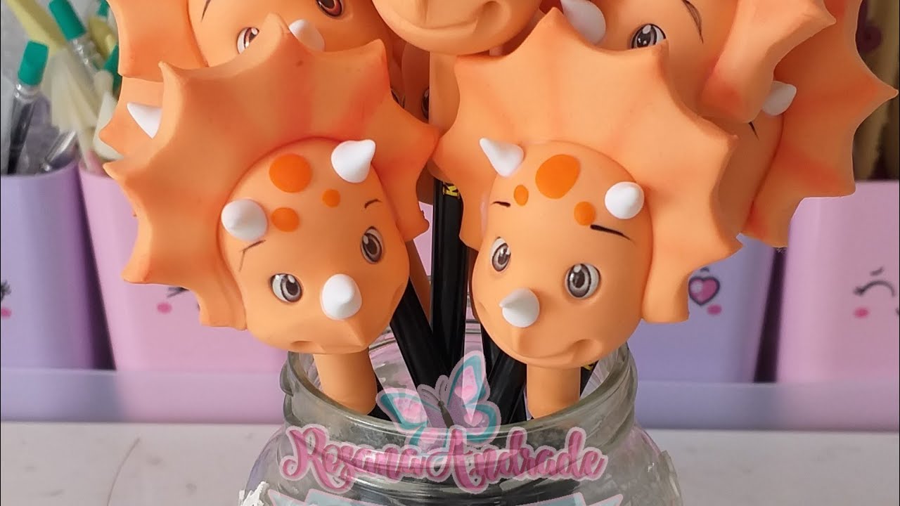 Ponteira de  lápis em  biscuit Dinousssuro Triceratops