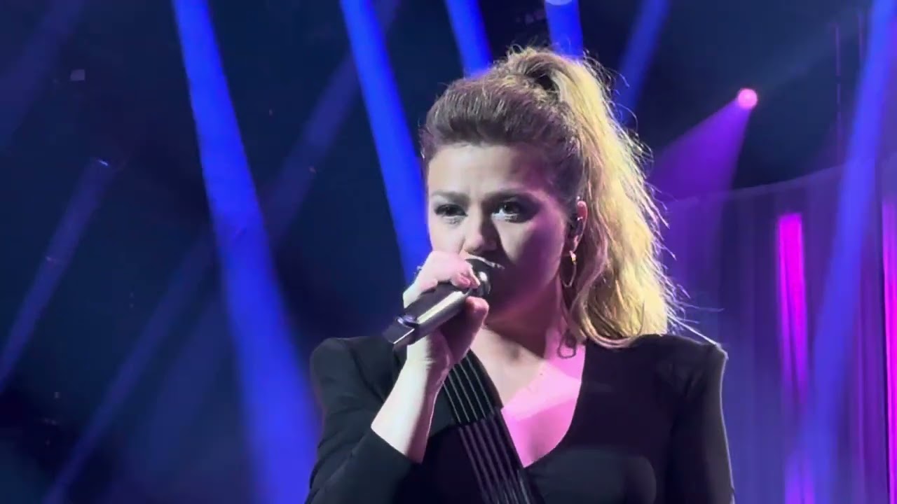 Kelly Clarkson performs Catch My Breath at The Chemistry Vegas Residency on 2/10/24.