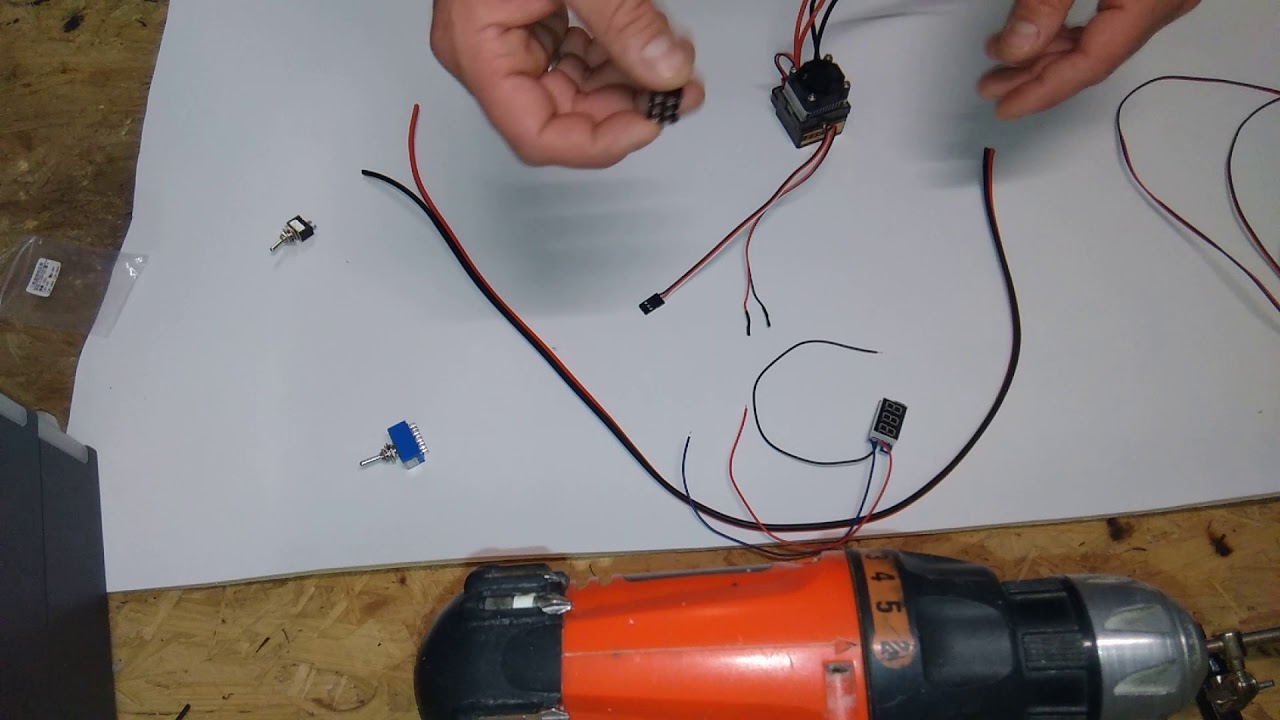 Aufbau Futterboot Verkabelung Akku Fahrregler zusatz Voltmeter
