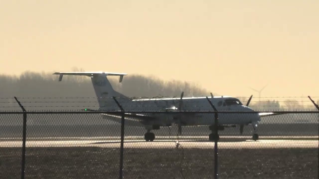 #4K Skylink Express | Beechcraft 1900 | Pilot-Tyler Mohan | Landing at Windsor International Airport