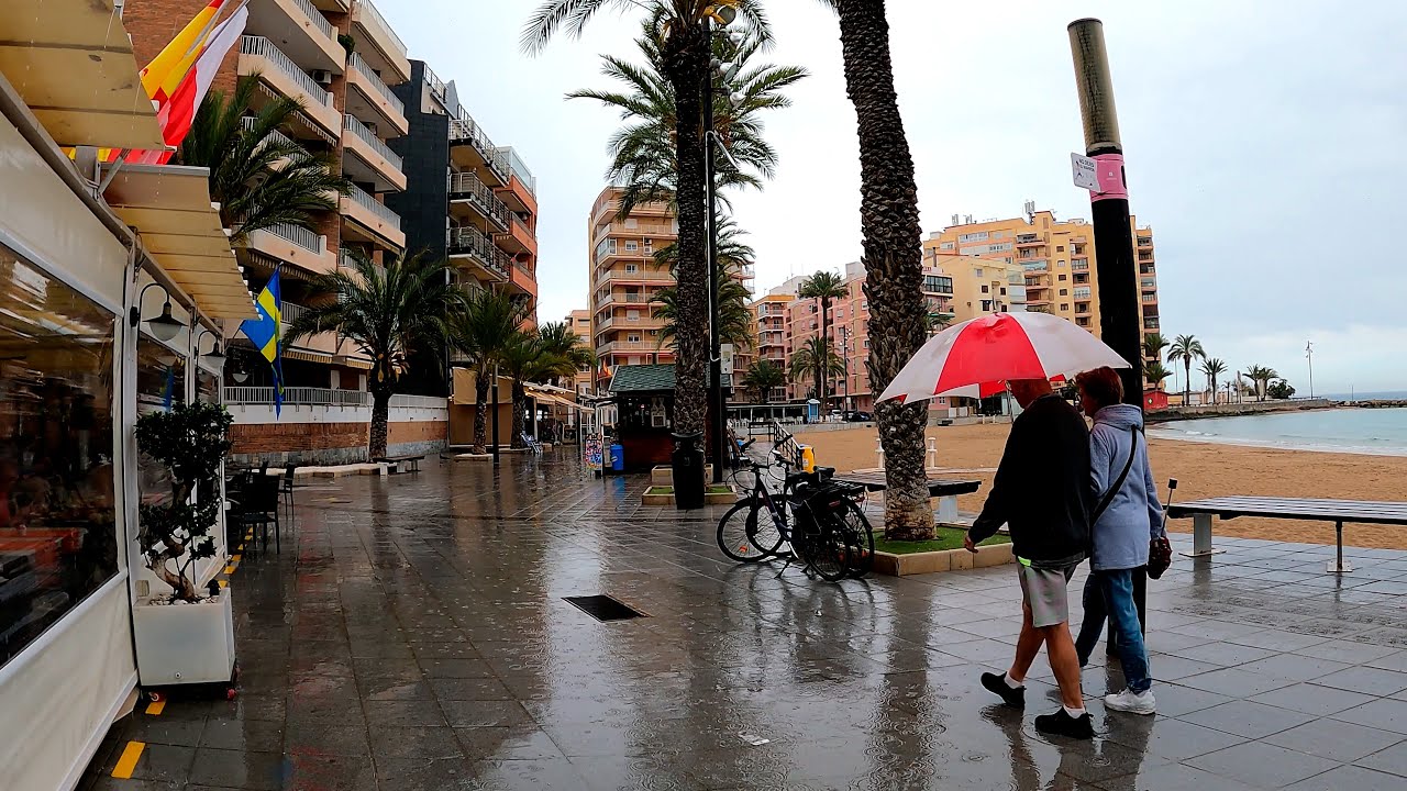 Chaparrón en Torrevieja. Playa del Cura (22/04/2025)