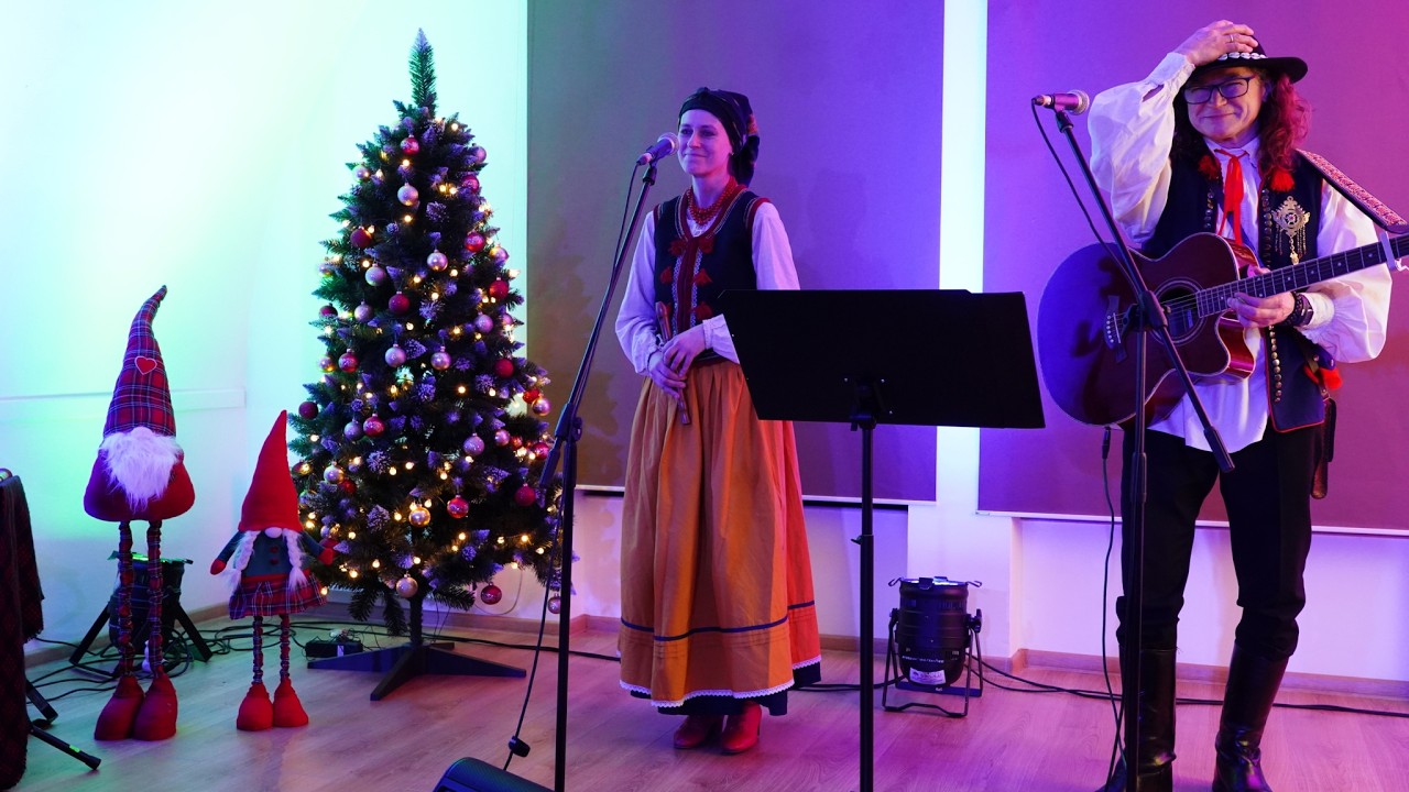 „Leć kolędo do ludzi” Gloria Brzezińska i Janusz Rojek w Młodzieżowym Domu Kultury Fort 49