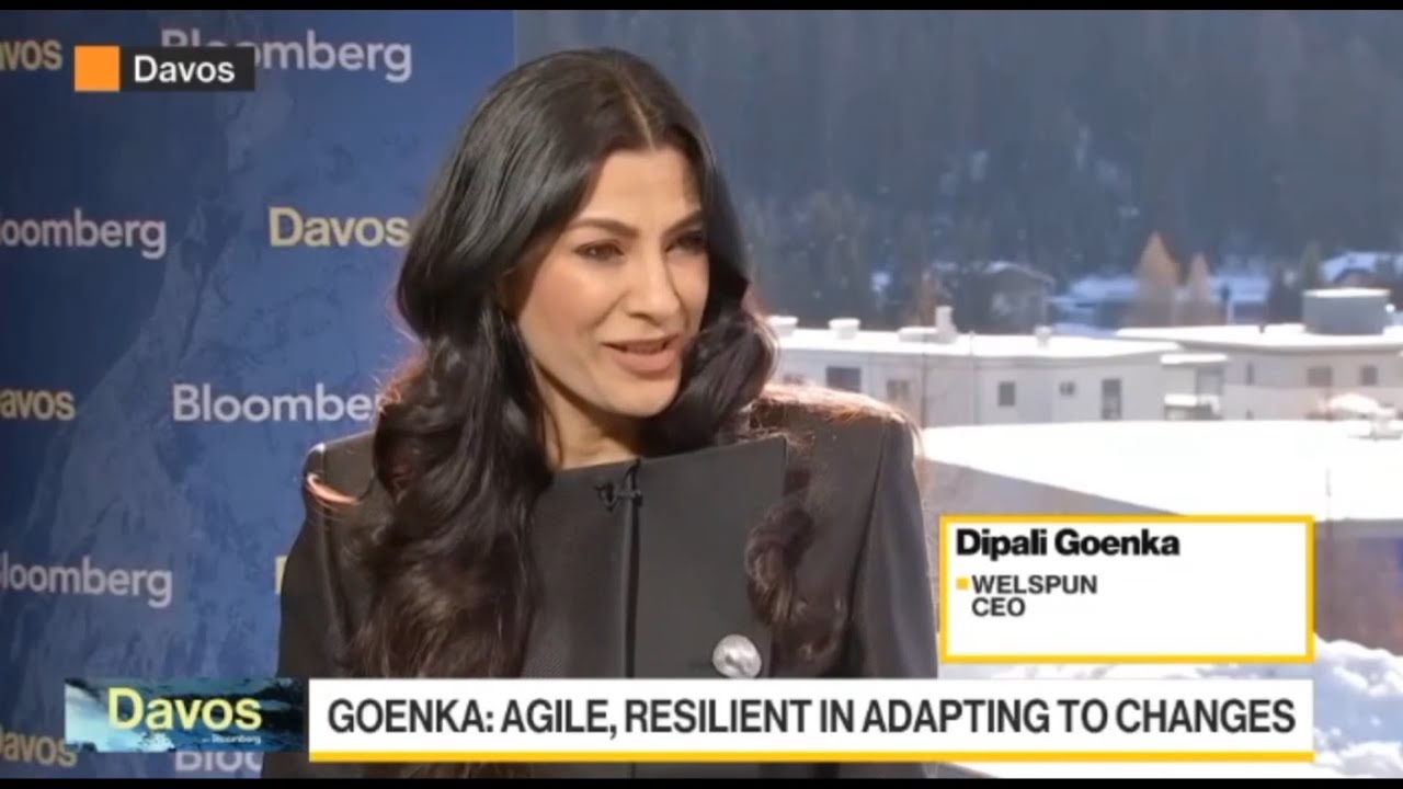 Дипали Гоенка беседует с Хаслиндой Амин из Bloomberg на форуме в Давосе в 2026 году.
