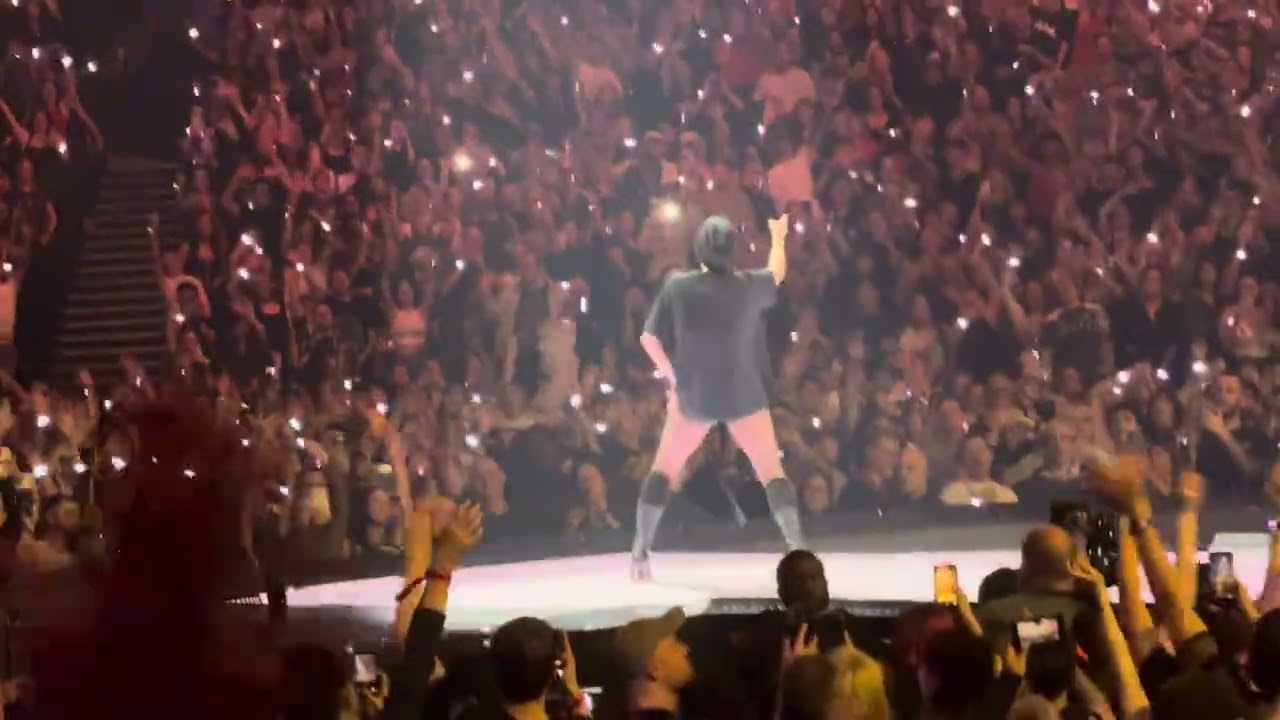 Lady Gaga - How Bad Do U Want Me Manchester Night 1