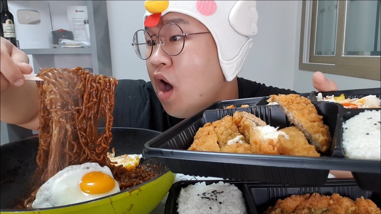 일어나자마자 치즈돈까스와 짜파게티3봉 먹방. Mukbang