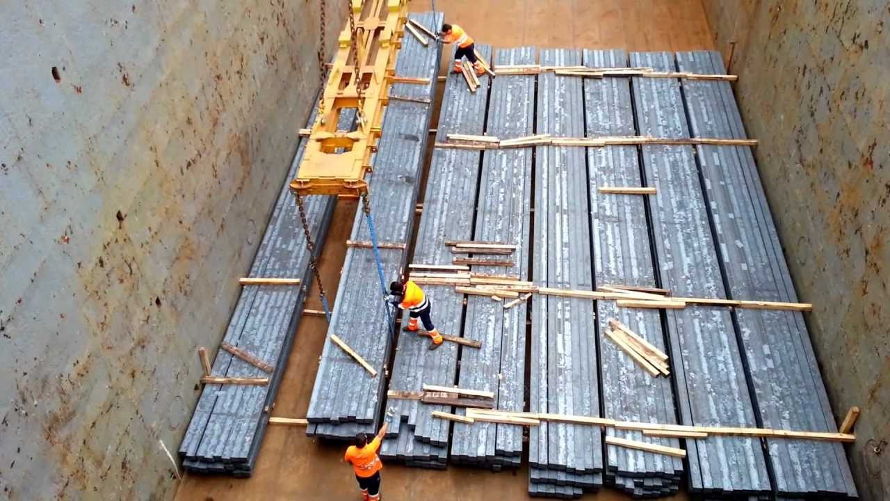 Embarque de palanquilla en el Puerto de Pasajes (Gipúzcoa)