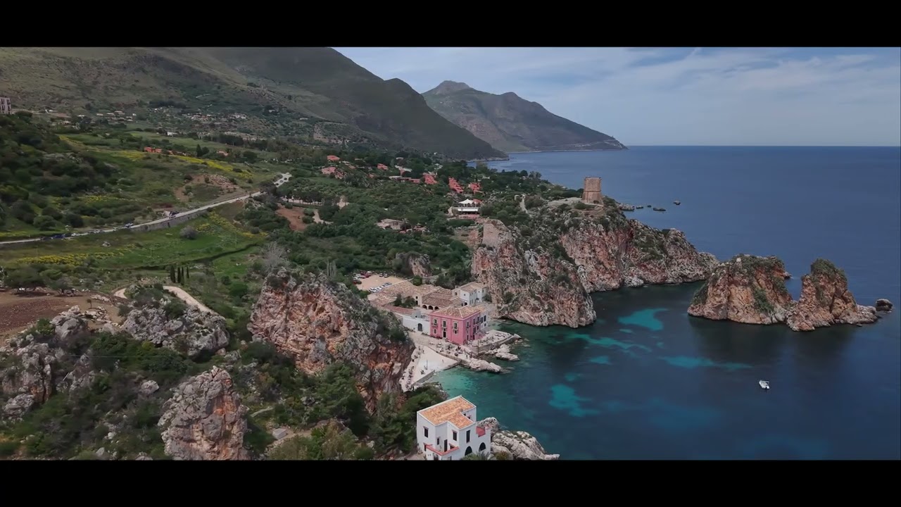 Uno scorcio della Sicilia Occidentale, tra città e mare.