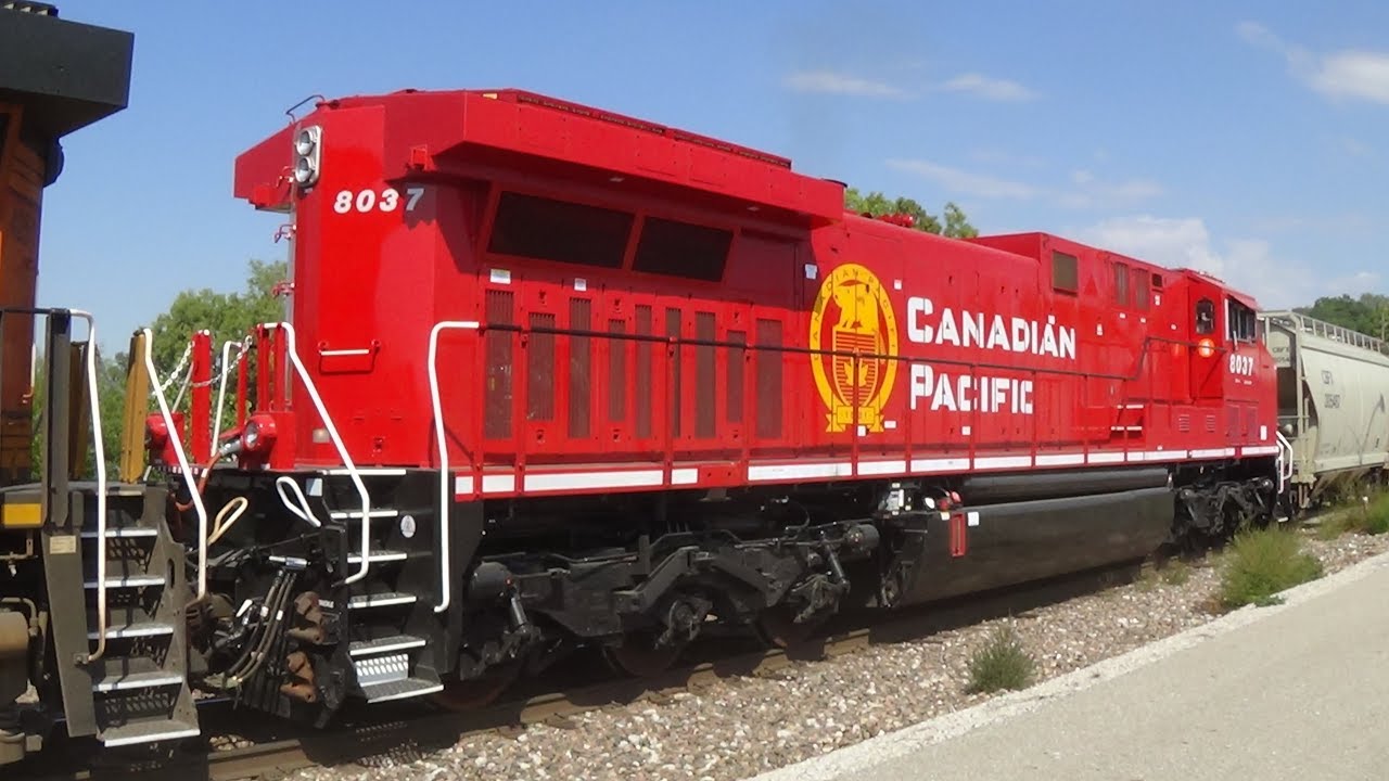 BNSF Tier 4 Leader and New CP Rebuild on Sand Train