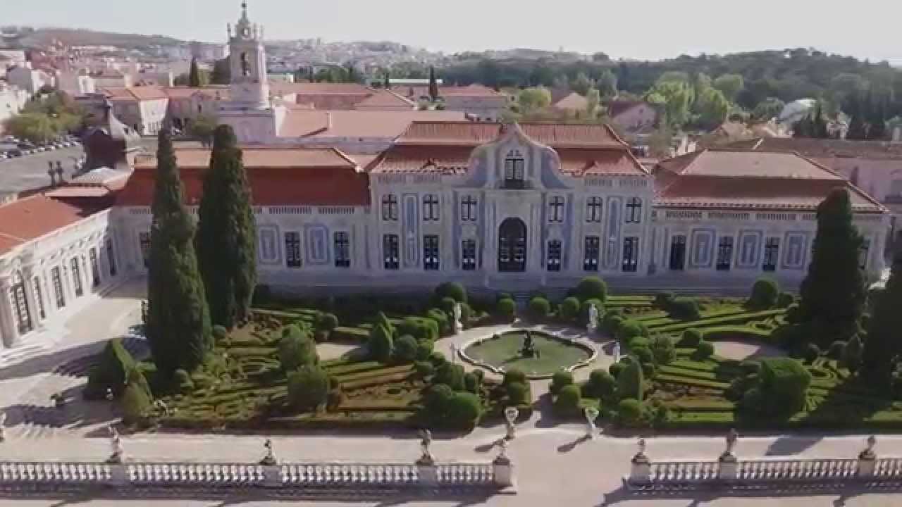 Recuperação e pintura das fachadas do Palácio de Queluz