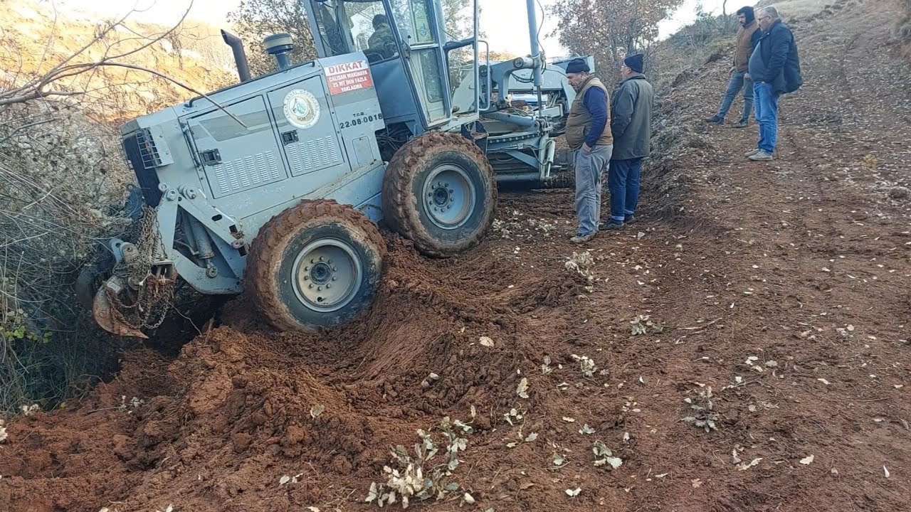 MAKİNA UÇURUMA KAYDI-the machine slid into the cliff-champion grader #champion #gradertrainingcentre