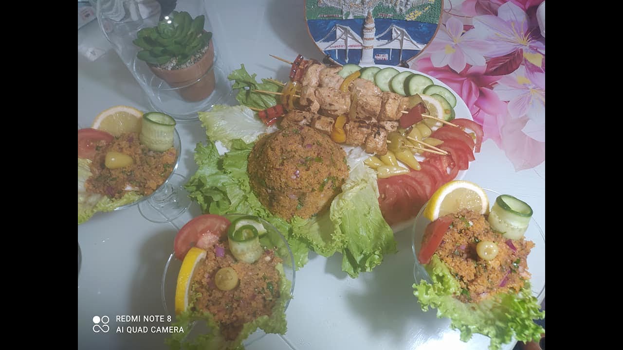 Kısır 😍 tavuk şiş🥰salade de borghol et brochettes de poulet 🇹🇷🙏الكسر سلاطة البرغل و برشاة الدجاج🇹🇷🇩🇿