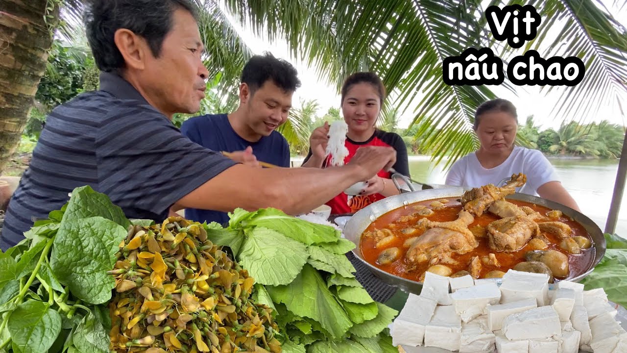 Ra vườn hái mớ rau Quyên LÀM VỊT NẤU CHAO, mưa mưa vầy ăn ngon thôi rồi luôn. Quê Tôi #55