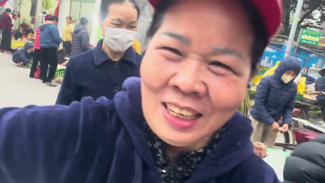 chợ sáng cổng đanh sáng 25 tết