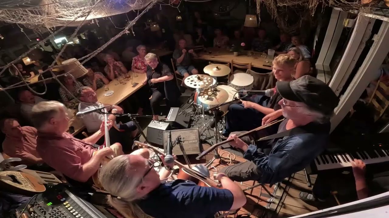 Siggi Björns & friends in Bakkaøgeriet 3.8.2024 BLUE SUEDE SHOES