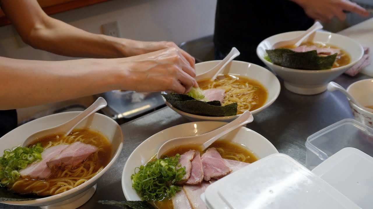 家系出身店主が作る不思議なラーメン。１度食べたら沼にハマる。地元に愛されてるお店『あすみ』