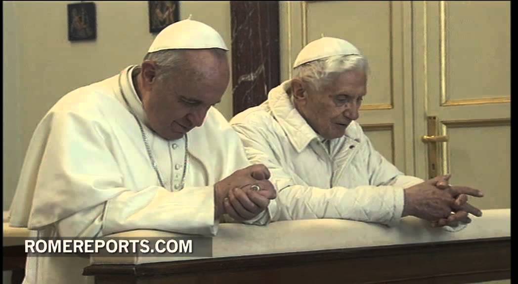 El Papa Francisco visita a Benedicto XVI: 