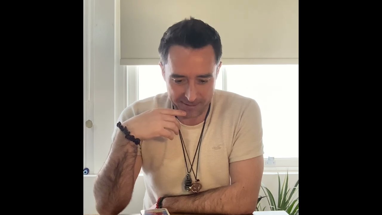 Gemini ♊️ MERCURY RETROGRADE IS BRINGING SOMEBODY BACK Tarot Reading April 2023