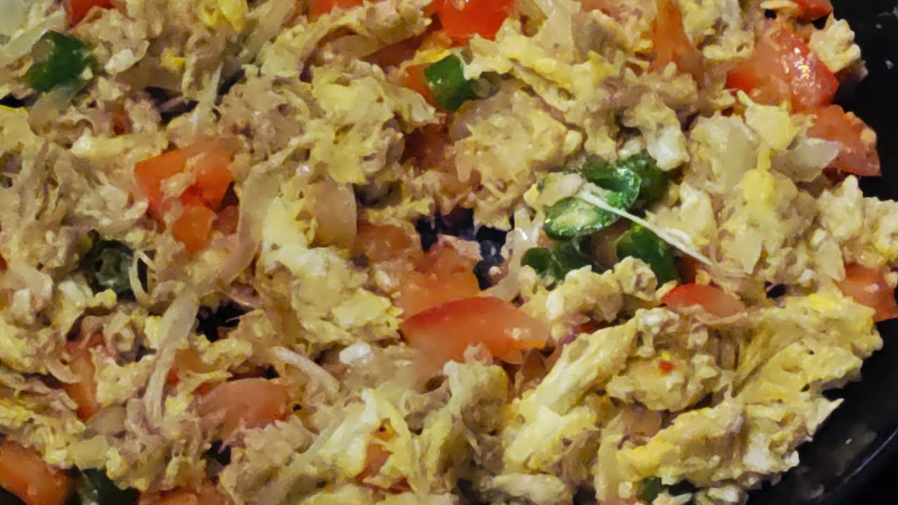 Pollo con huevo, cebolla y Tomate!